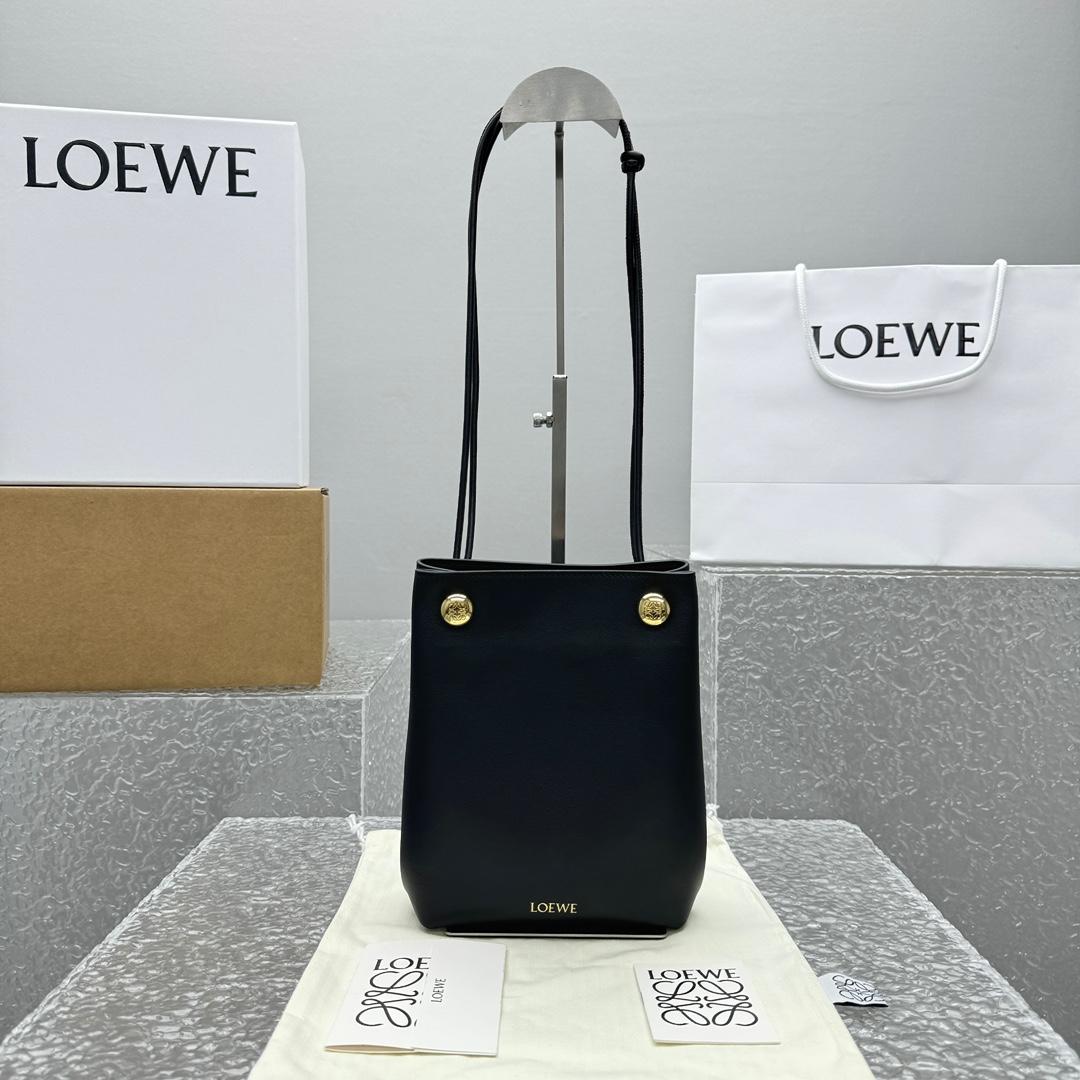 Loewe Pebble Pouch In Smooth Calfskin  - PerfectKickZ