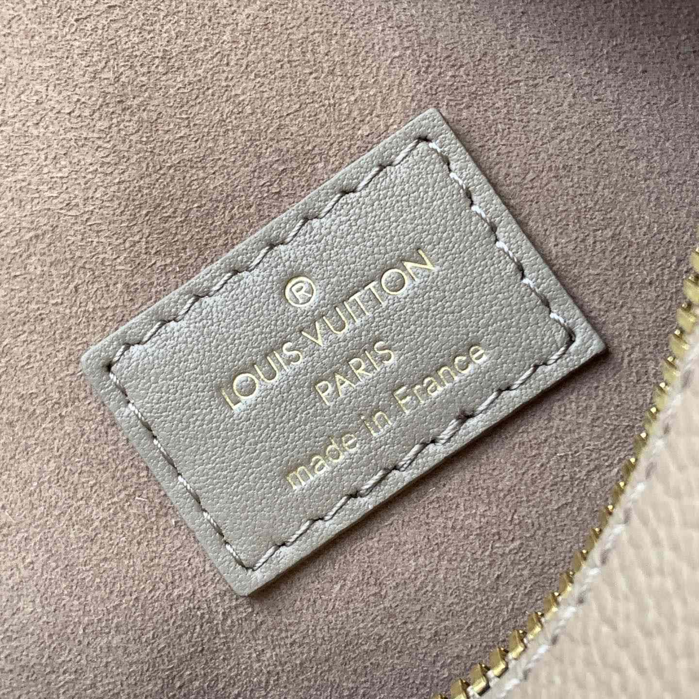 Louis Vuitton Side Trunk MM   M25072 - PerfectKickZ