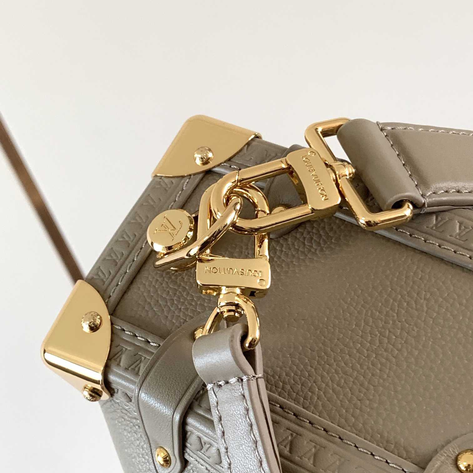 Louis Vuitton Side Trunk MM   M25072 - PerfectKickZ