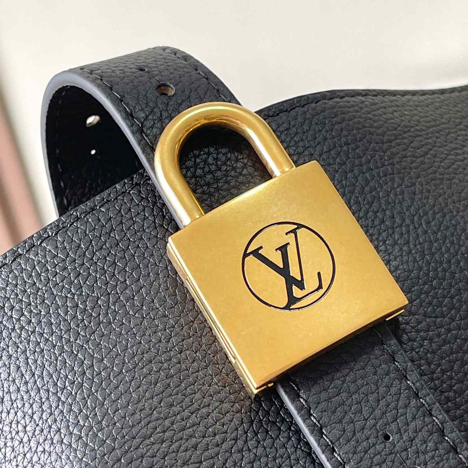 Louis Vuitton Low Key Cabas MM  M25341 - 