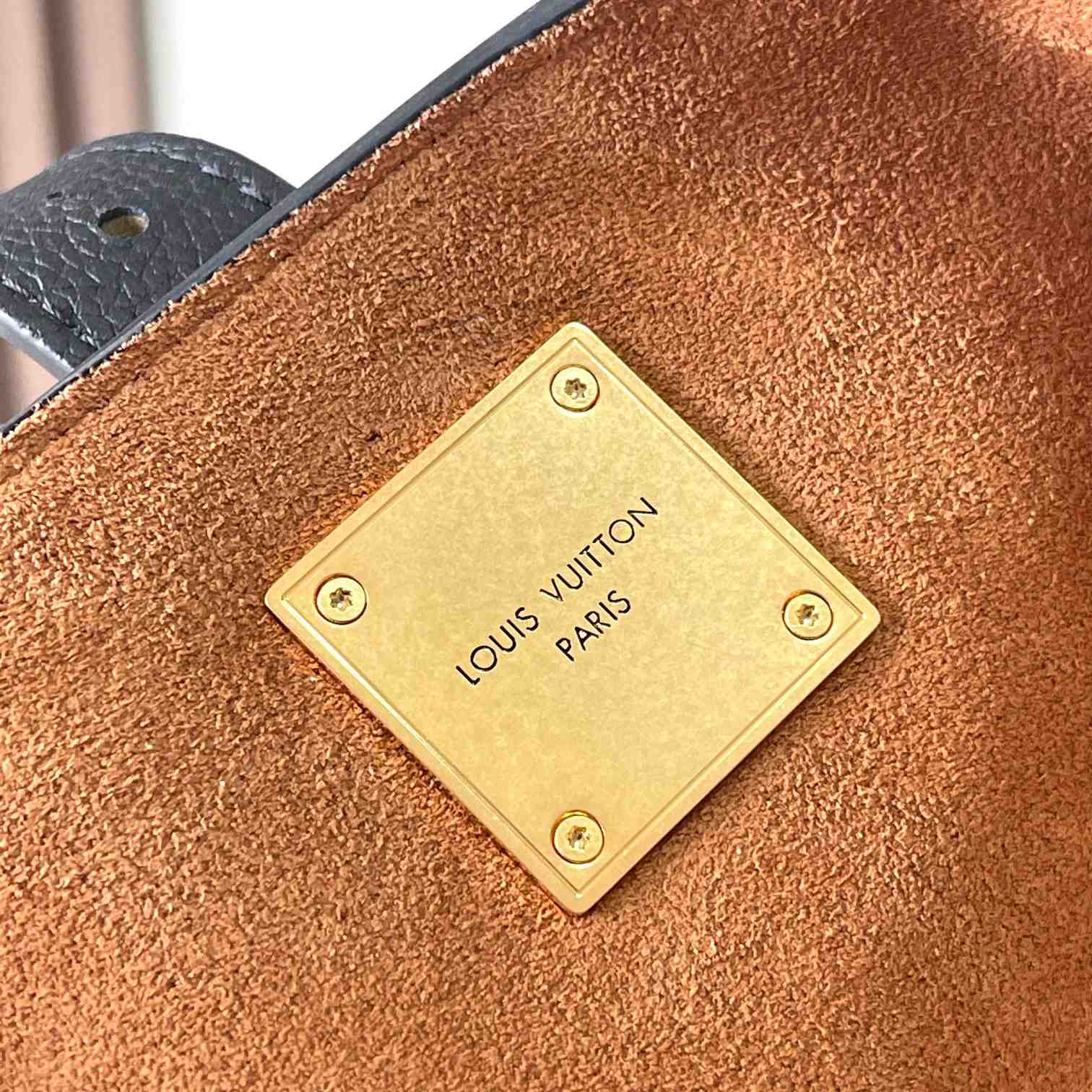 Louis Vuitton Low Key Cabas MM  M25341 - 
