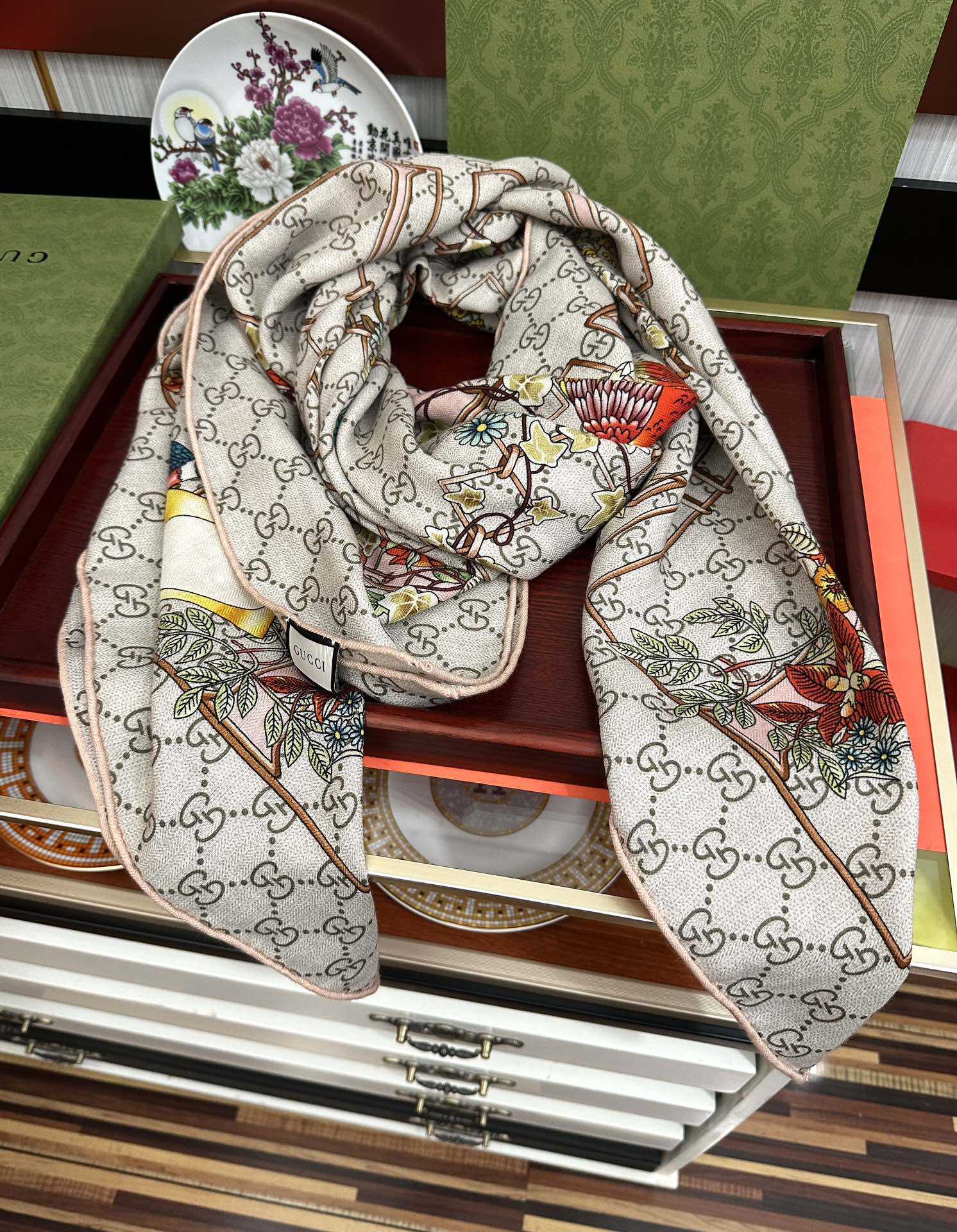 Gucci Scarf    140x140cm - PerfectKickZ