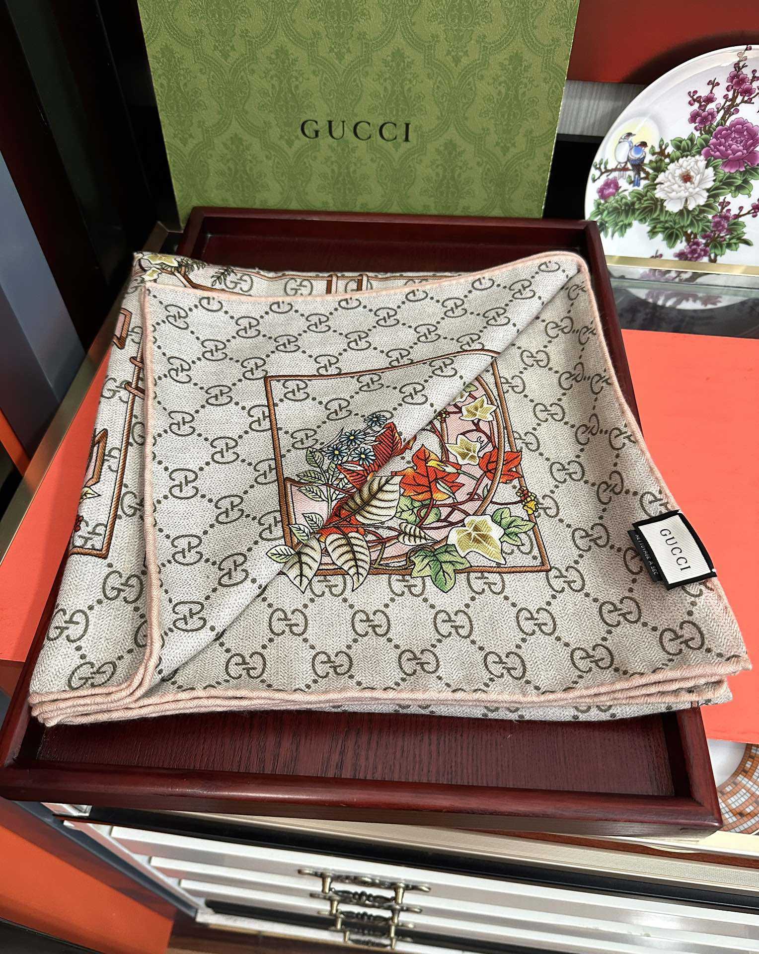 Gucci Scarf    140x140cm - PerfectKickZ