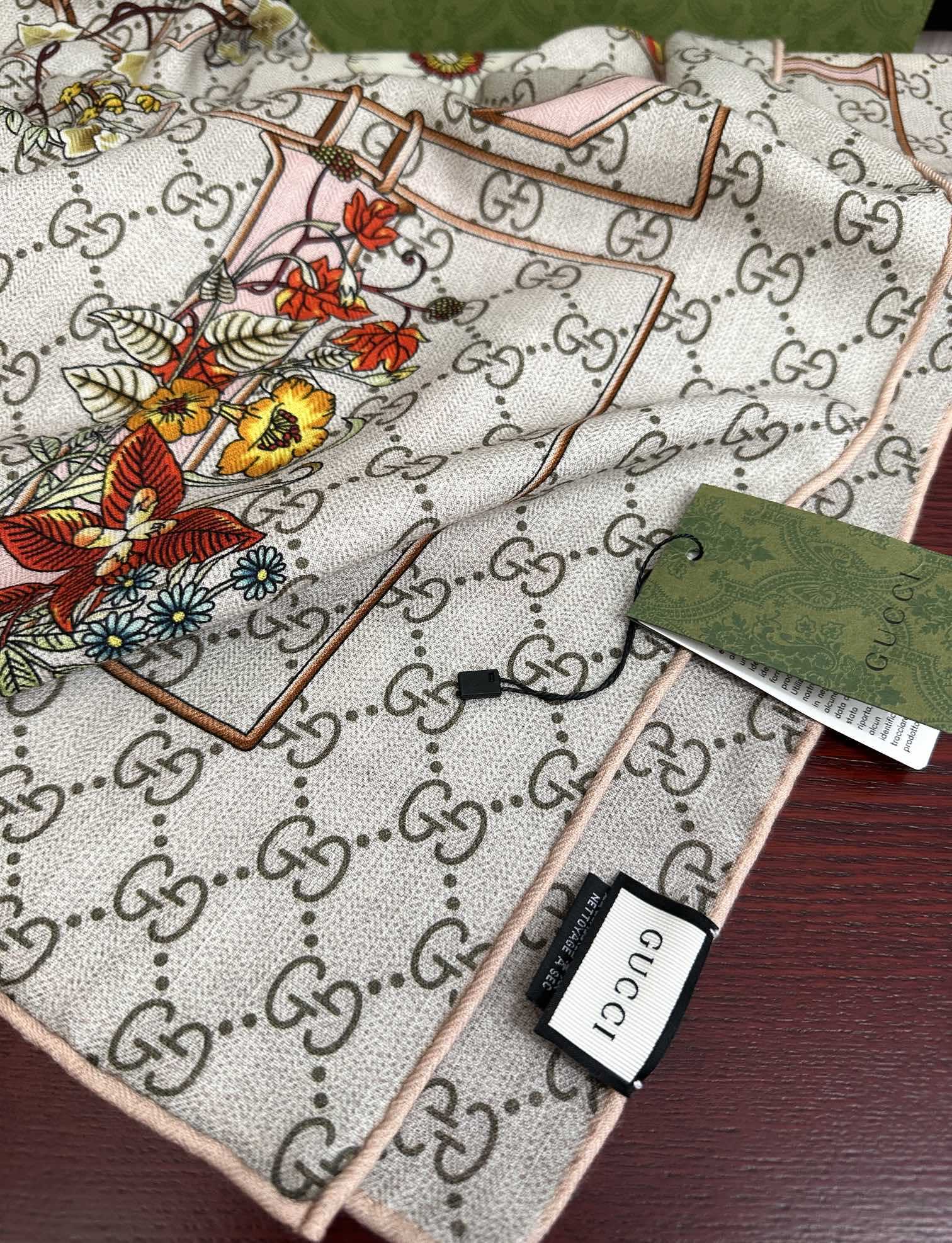 Gucci Scarf    140x140cm - PerfectKickZ