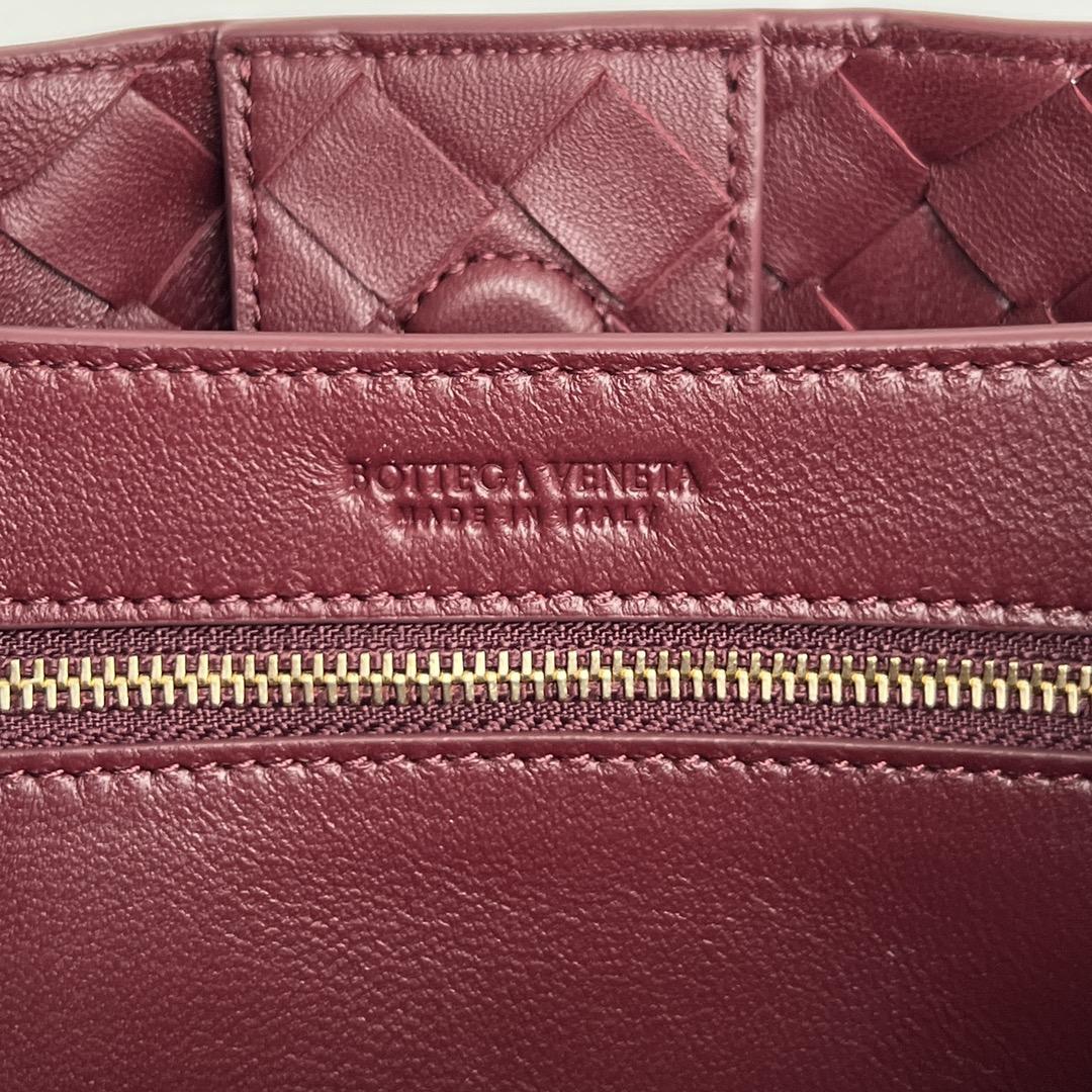 Bottega Veneta Andiamo Chain Leather Shoulder Bag （25x22x10.5cm） - PerfectKickZ