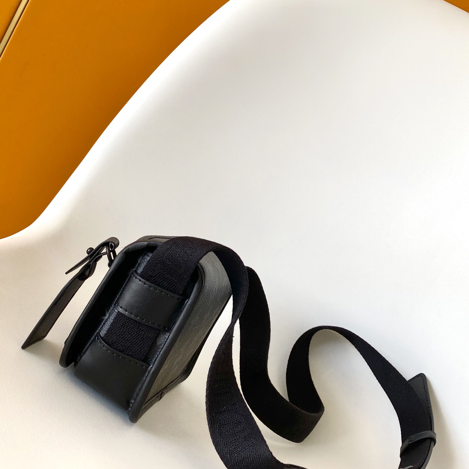 Louis Vuitton Bosphore Wearable Wallet   M12599 - PerfectKickZ