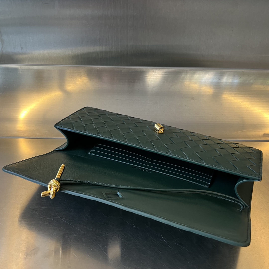 Bottega Veneta Andiamo Clutch 31*13*3cm - PerfectKickZ
