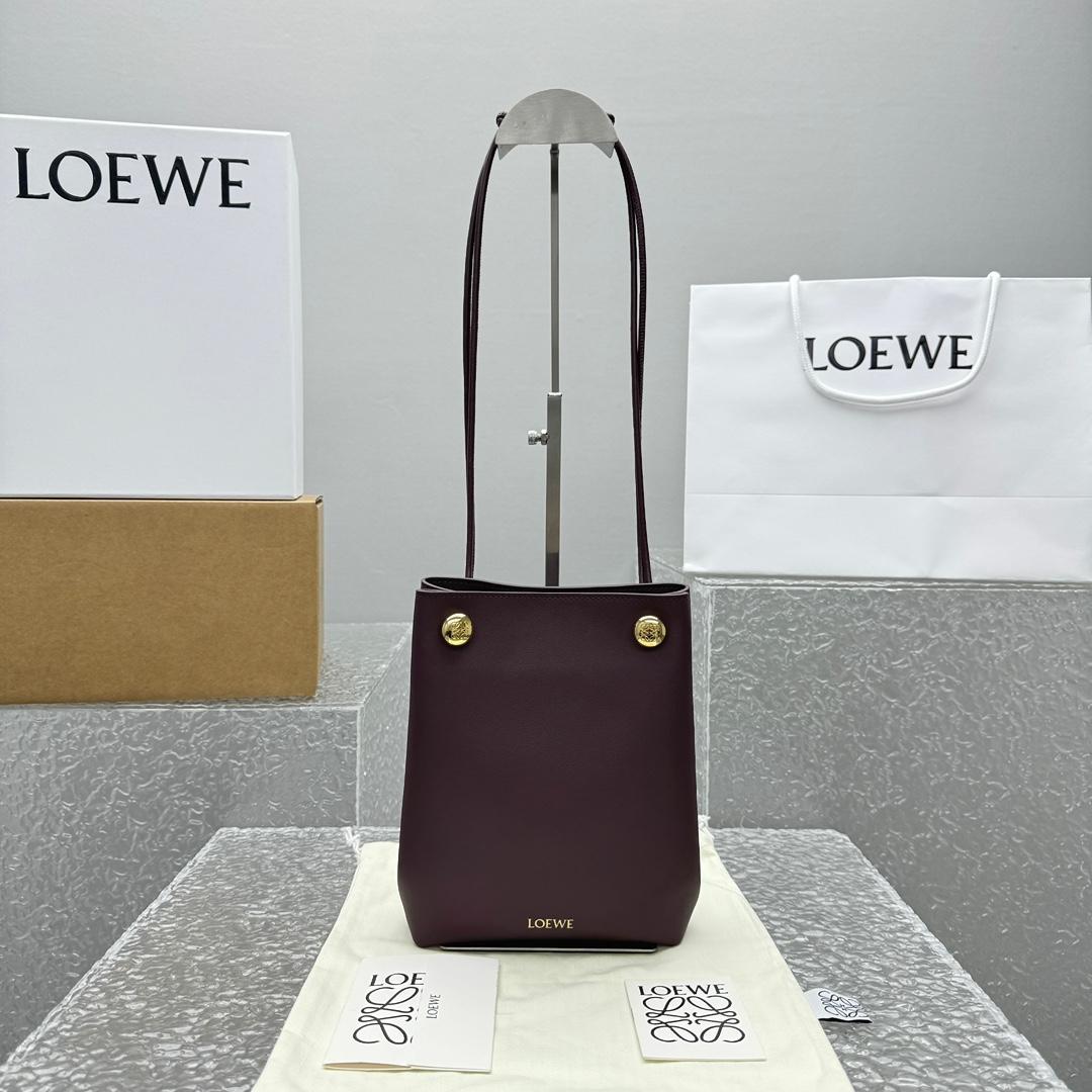 Loewe Pebble Pouch In Smooth Calfskin  - PerfectKickZ