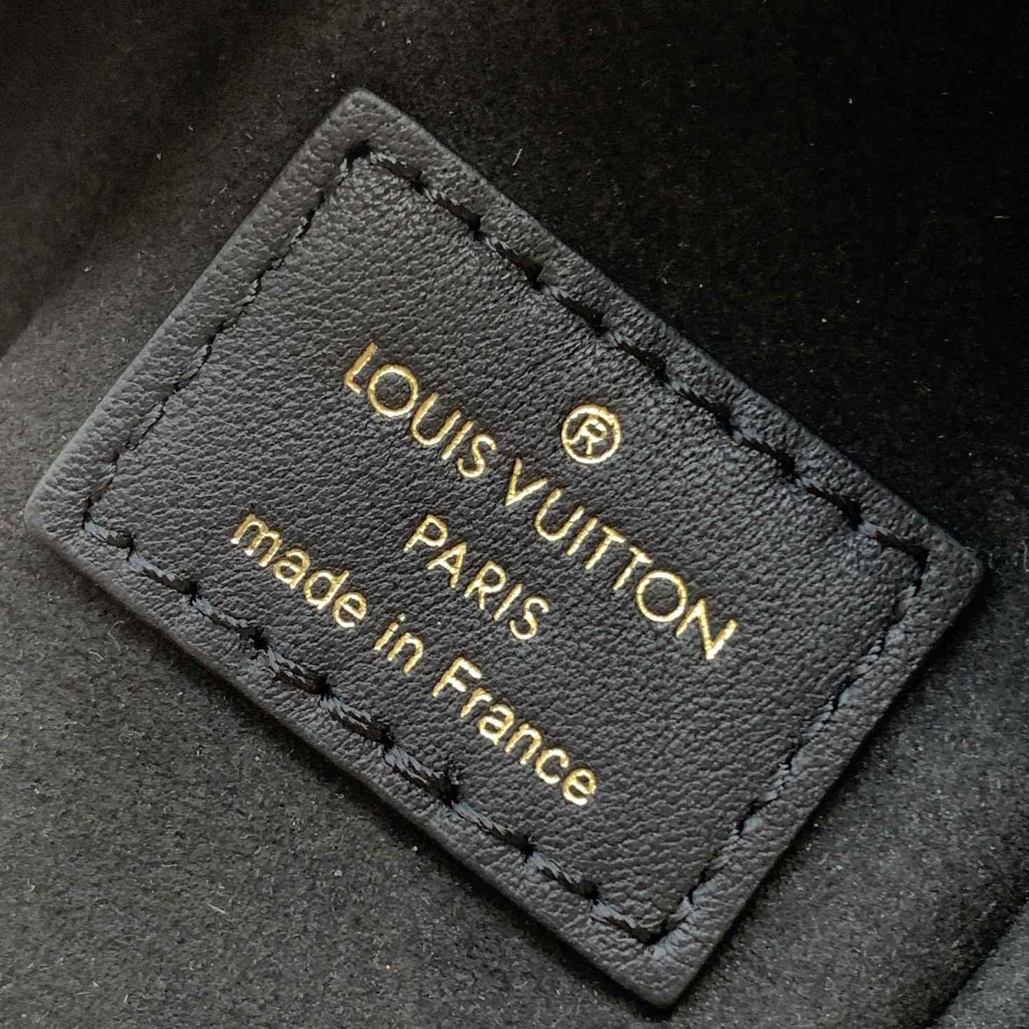 Louis Vuitton Side Trunk MM   M25160 （18 x 12 x 8cm） - PerfectKickZ