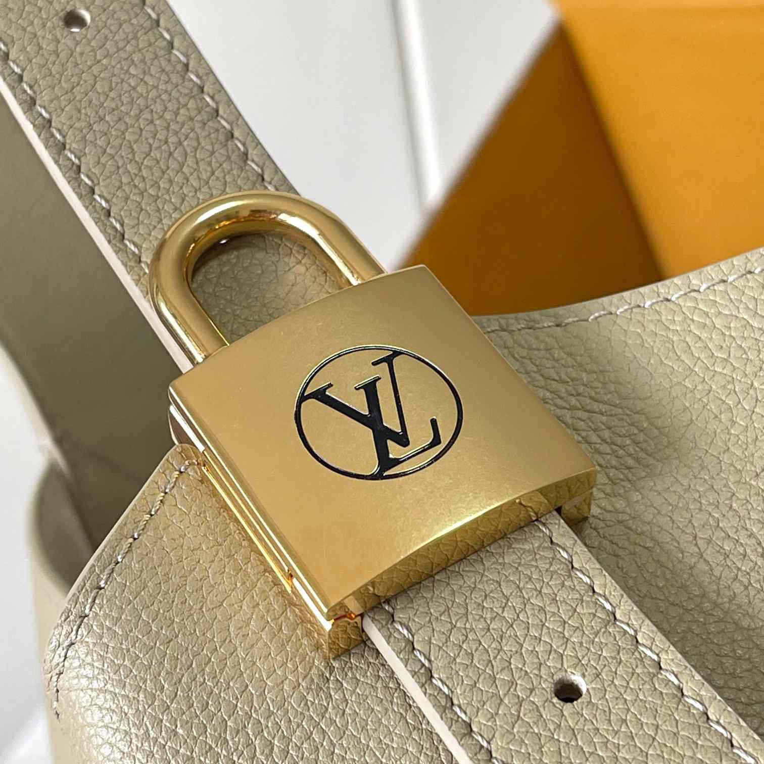 Louis Vuitton Low Key Hobo MM   M24988 - PerfectKickZ