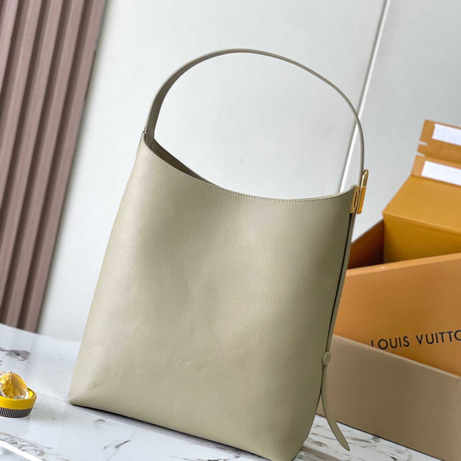 Louis Vuitton Low Key Hobo MM   M24988 - PerfectKickZ