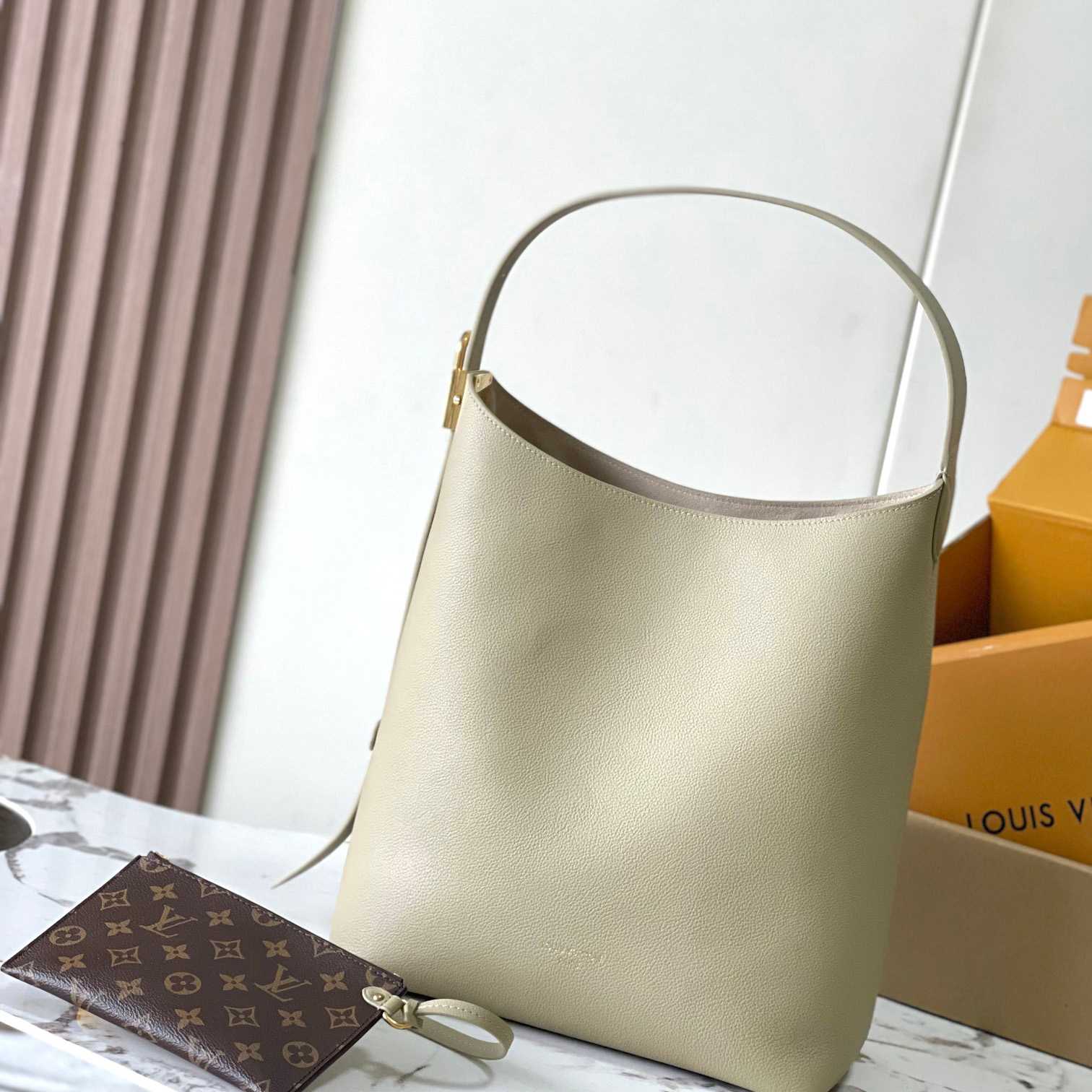 Louis Vuitton Low Key Hobo MM   M24988 - PerfectKickZ