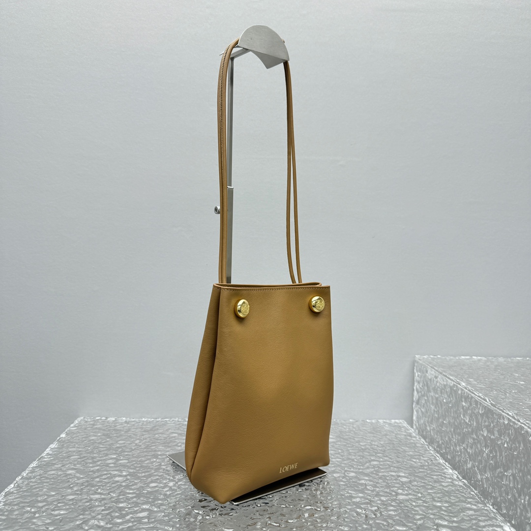 Loewe Pebble Pouch In Smooth Calfskin  - PerfectKickZ