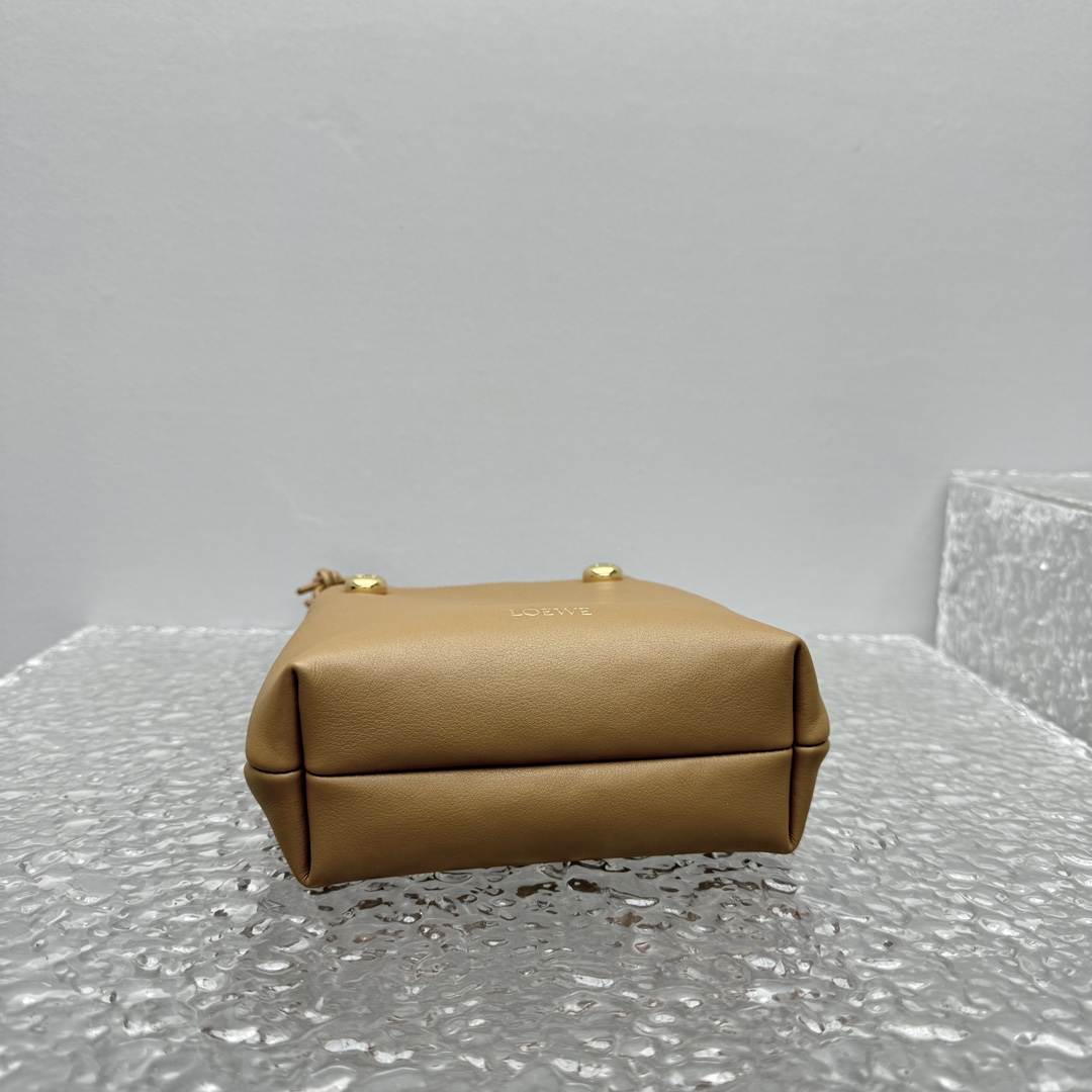 Loewe Pebble Pouch In Smooth Calfskin  - PerfectKickZ