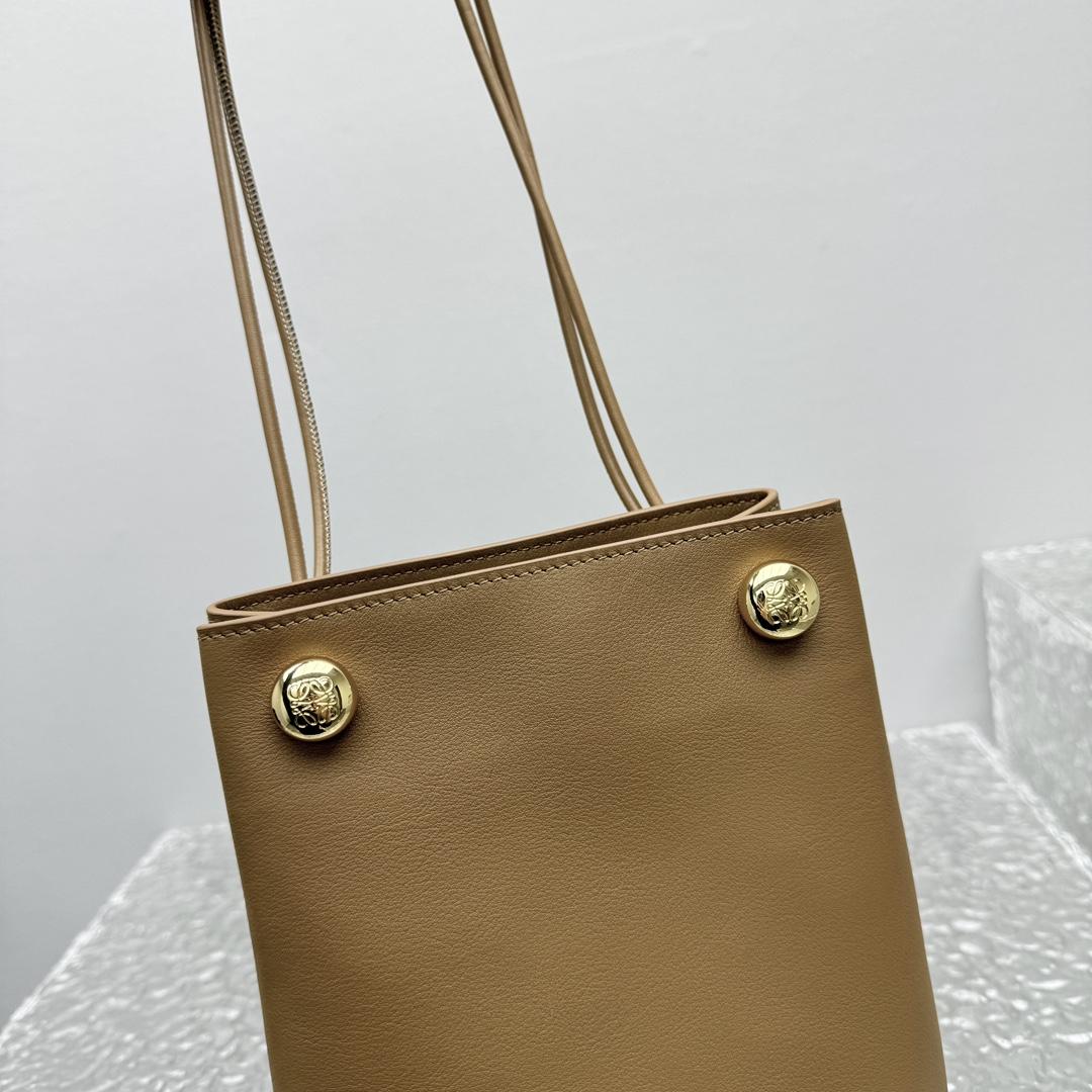 Loewe Pebble Pouch In Smooth Calfskin  - PerfectKickZ