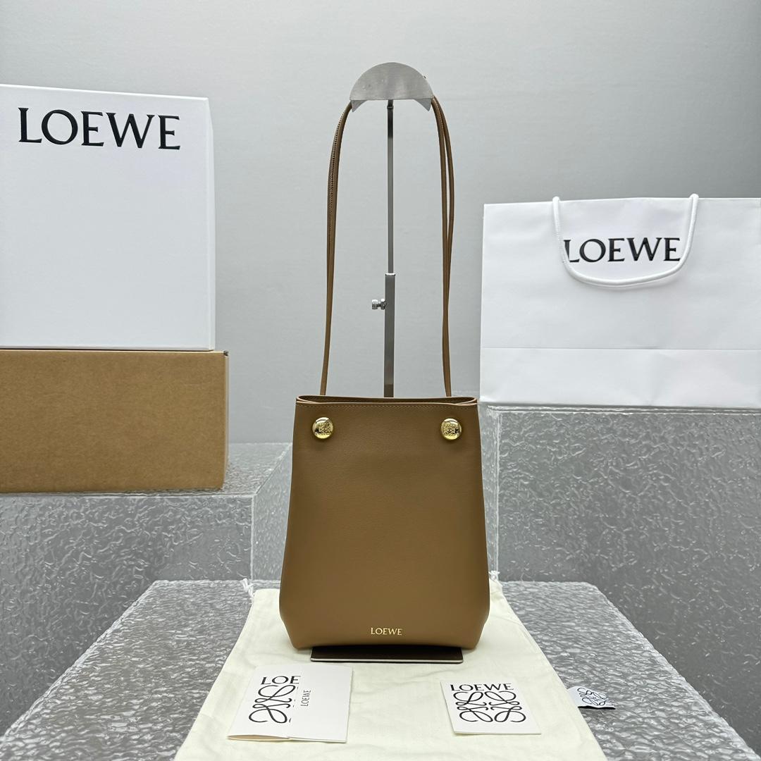 Loewe Pebble Pouch In Smooth Calfskin  - PerfectKickZ