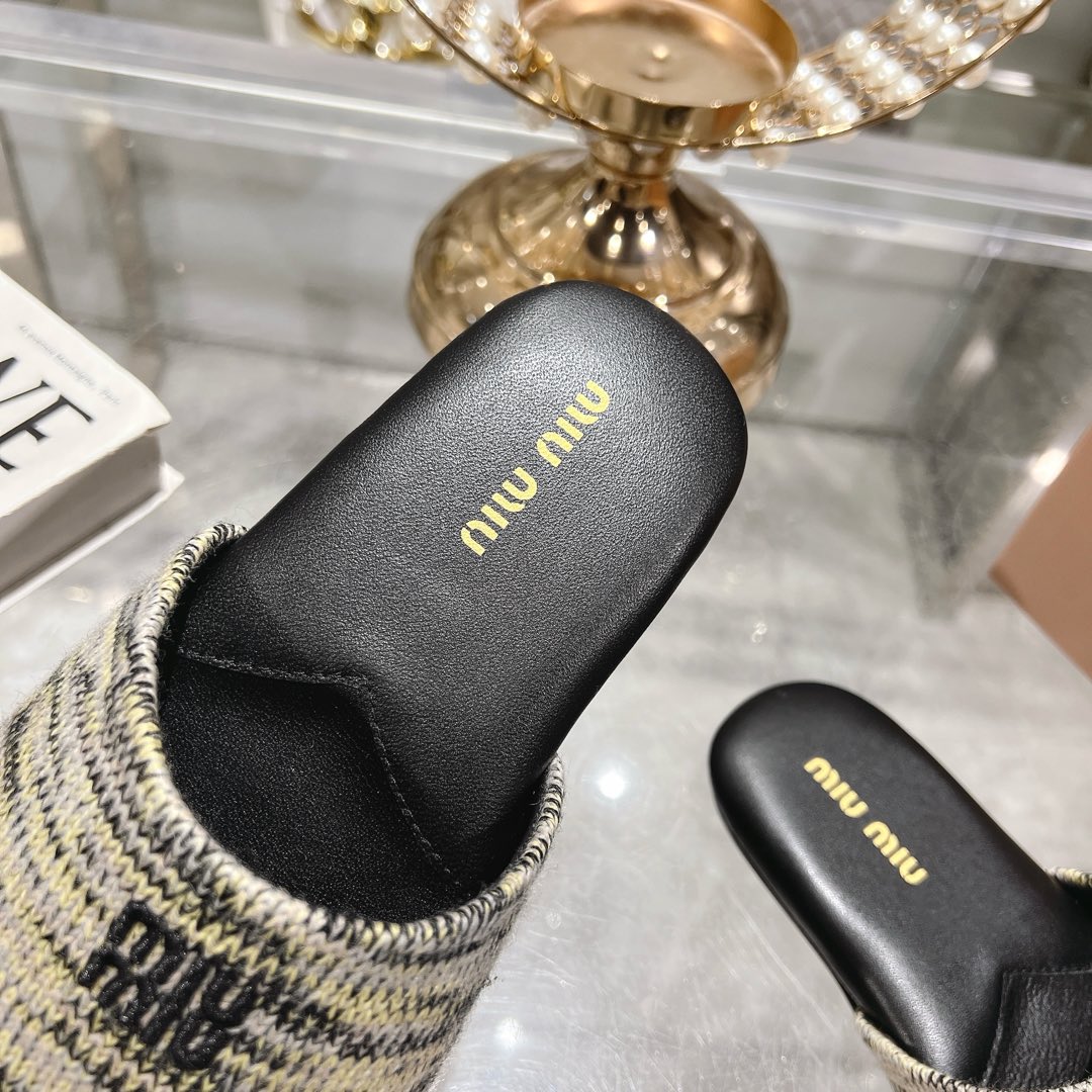 Miu Miu Wool slippers - 