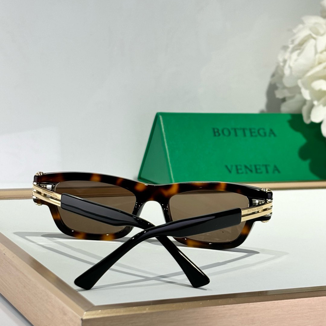 Bottega Veneta Bolt Squared Sunglasses - PerfectKickZ