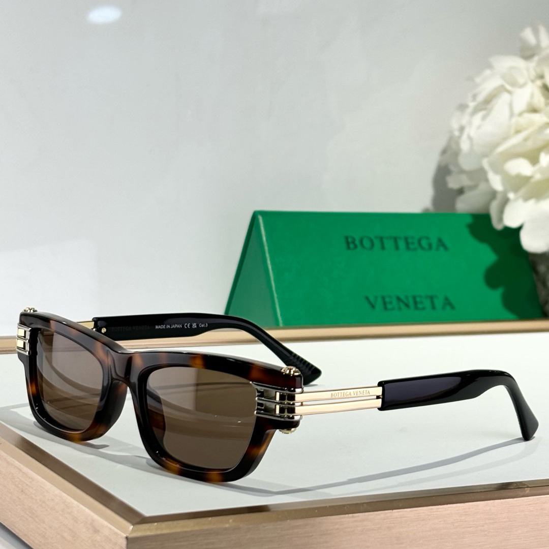 Bottega Veneta Bolt Squared Sunglasses - PerfectKickZ