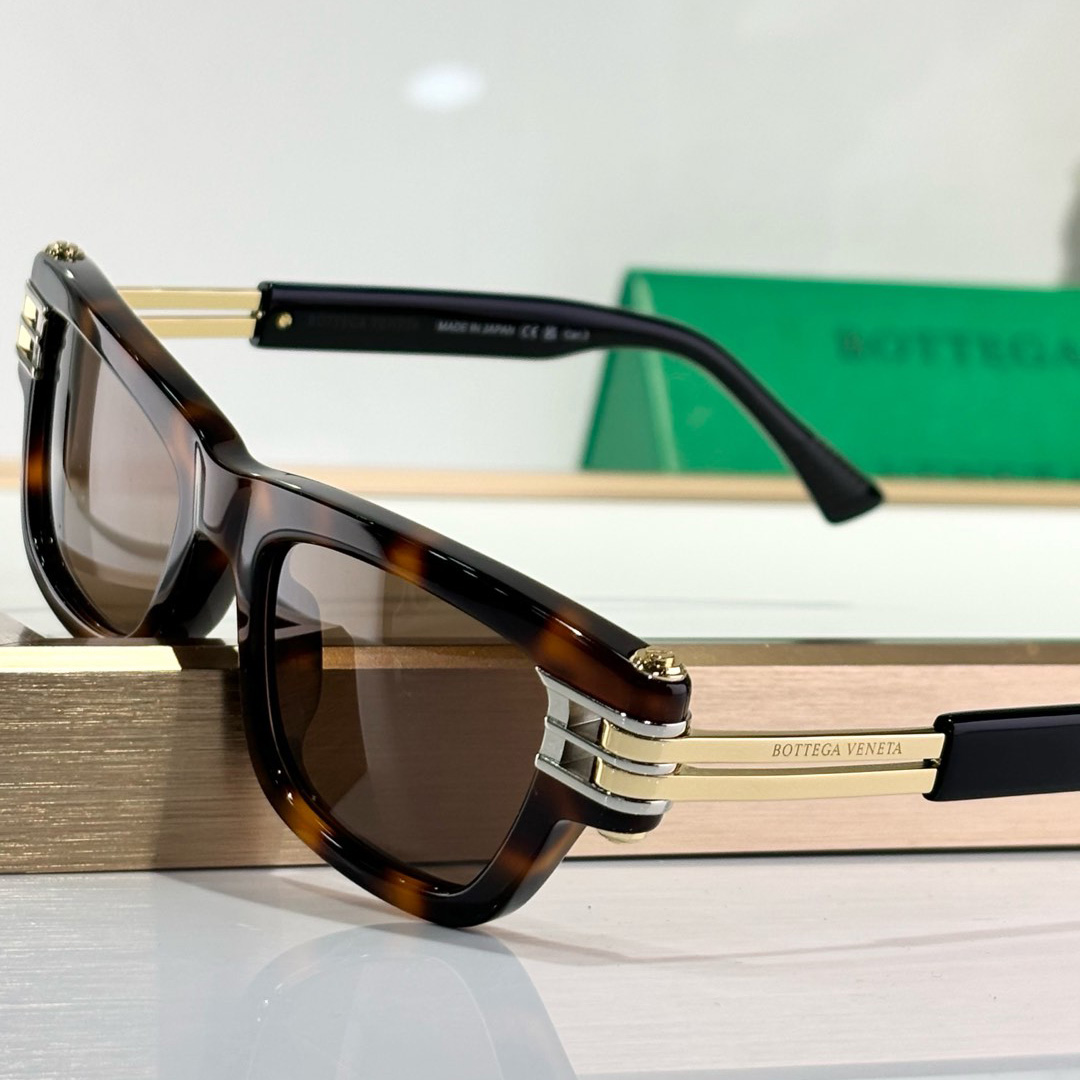 Bottega Veneta Bolt Squared Sunglasses - PerfectKickZ