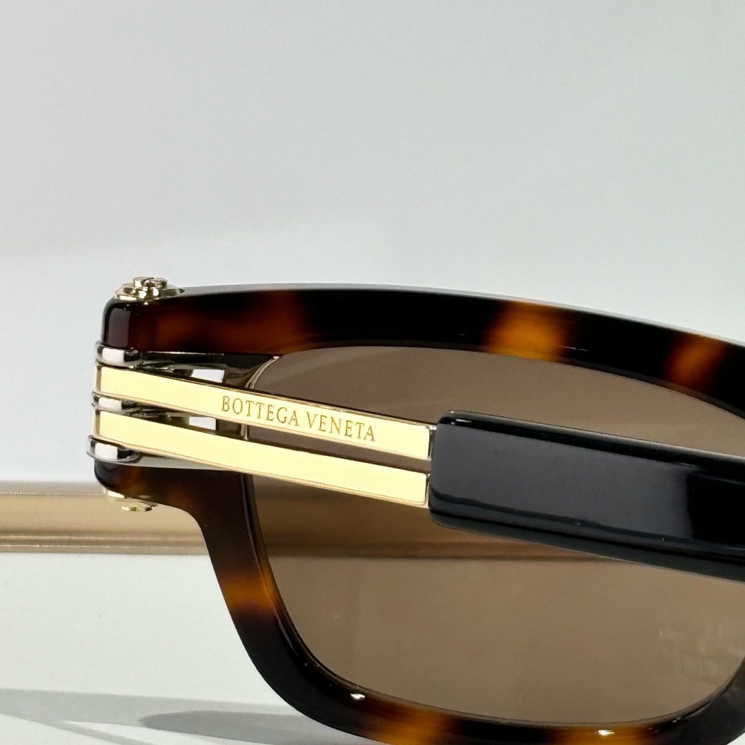 Bottega Veneta Bolt Squared Sunglasses - PerfectKickZ