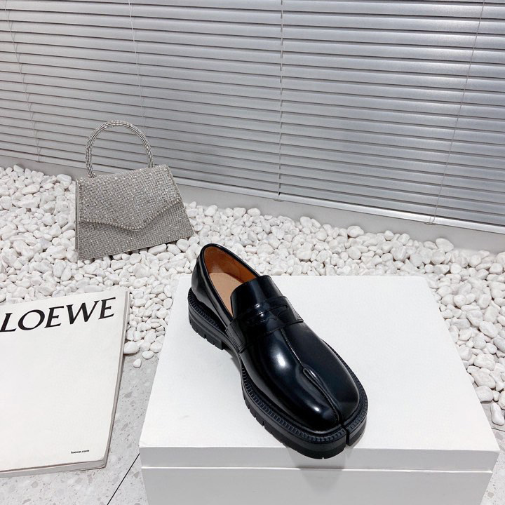 Maison Margiela Tabi Leather Loafers - PerfectKickZ