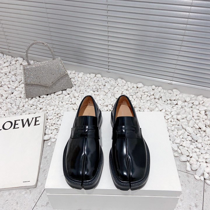 Maison Margiela Tabi Leather Loafers - PerfectKickZ