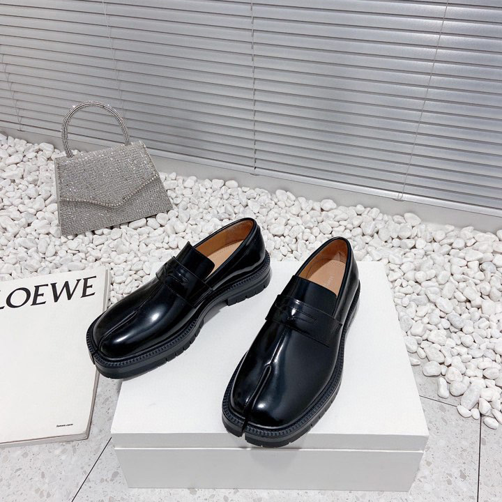 Maison Margiela Tabi Leather Loafers - PerfectKickZ