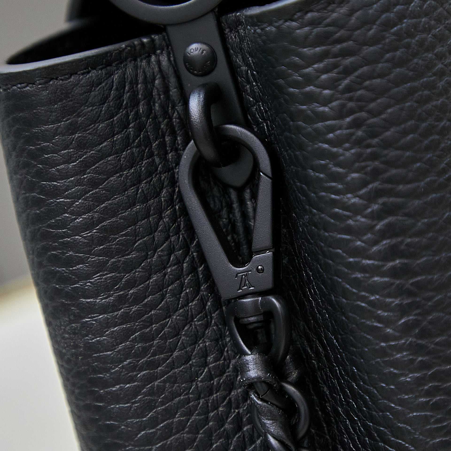 Louis Vuitton Capucines East-West Mini  M23955 - PerfectKickZ