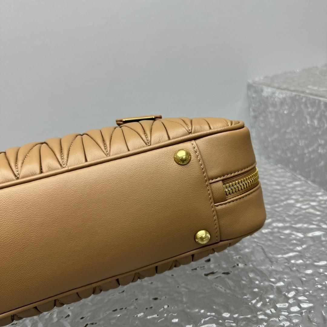 Miu Miu Arcadie Matelassé Nappa Leather Bag   27-12-9cm - 