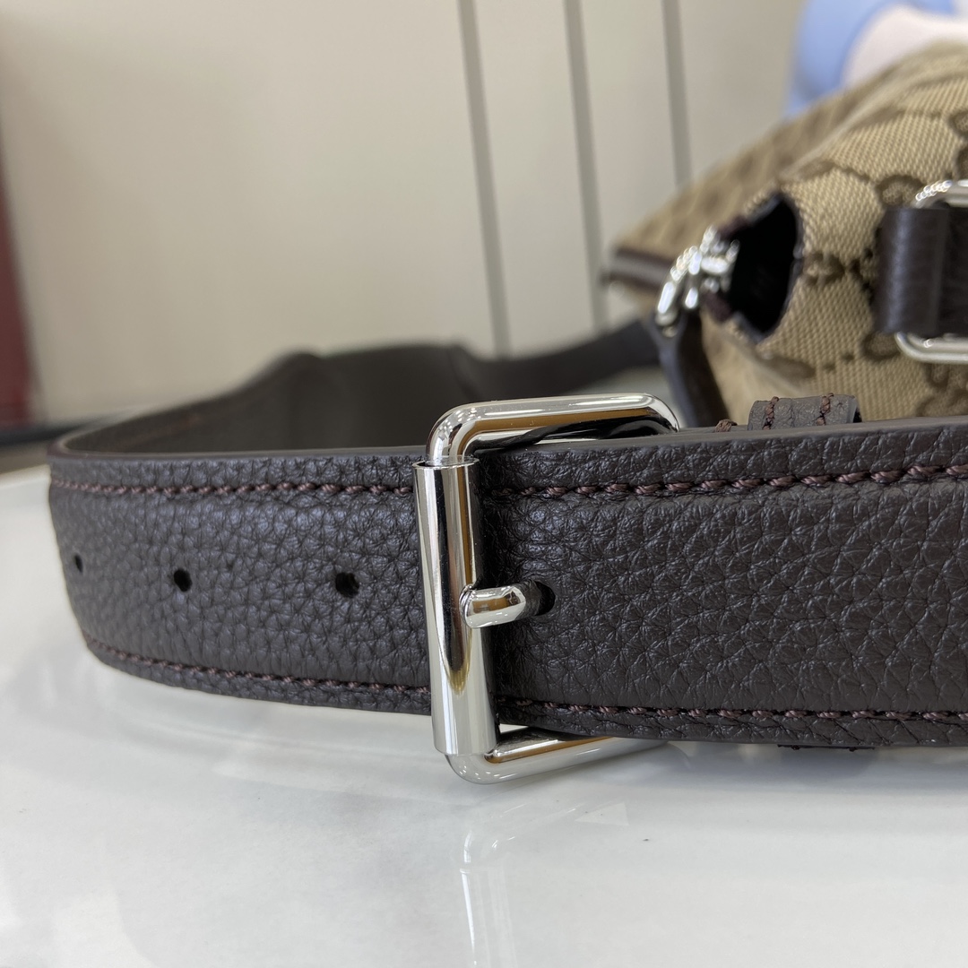 Gucci B Medium Shoulder Bag - 