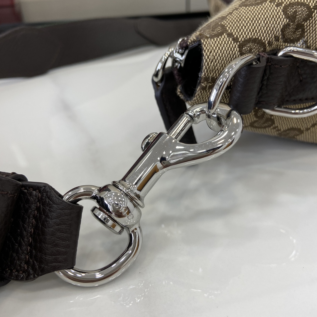 Gucci B Medium Shoulder Bag - 
