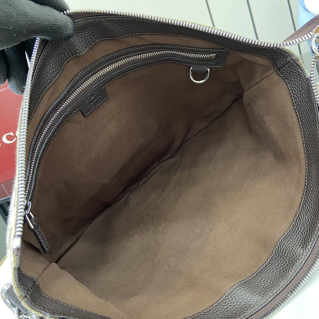Gucci B Medium Shoulder Bag - 