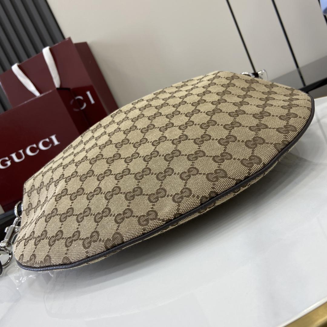 Gucci B Medium Shoulder Bag - 