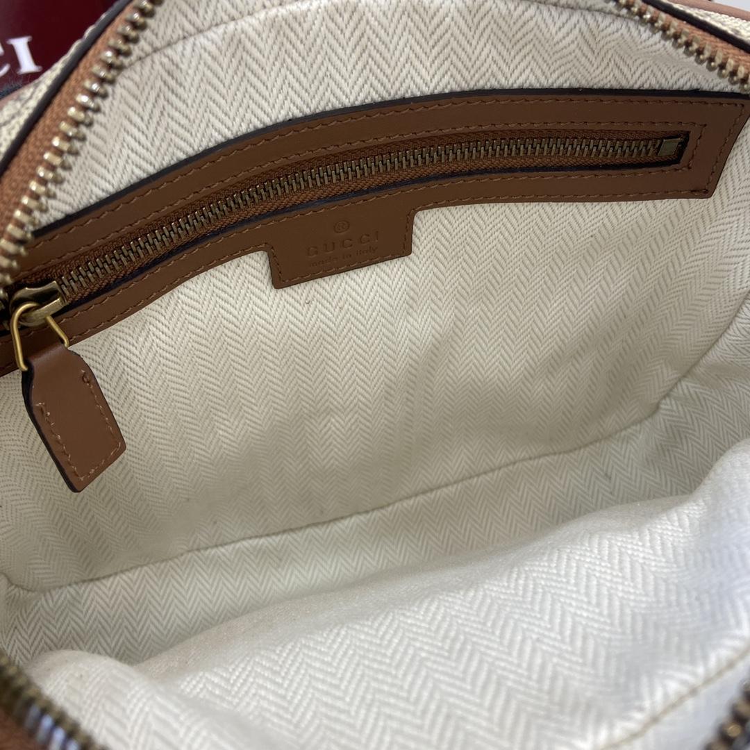 Gucci GG Emblem Medium Crossbody Bag - PerfectKickZ