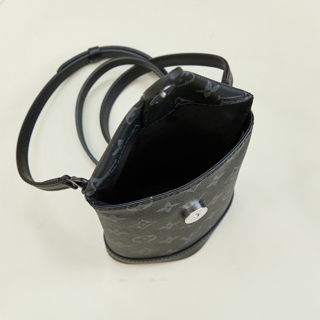 Louis Vuitton Envelope Pouch  M11613 - PerfectKickZ