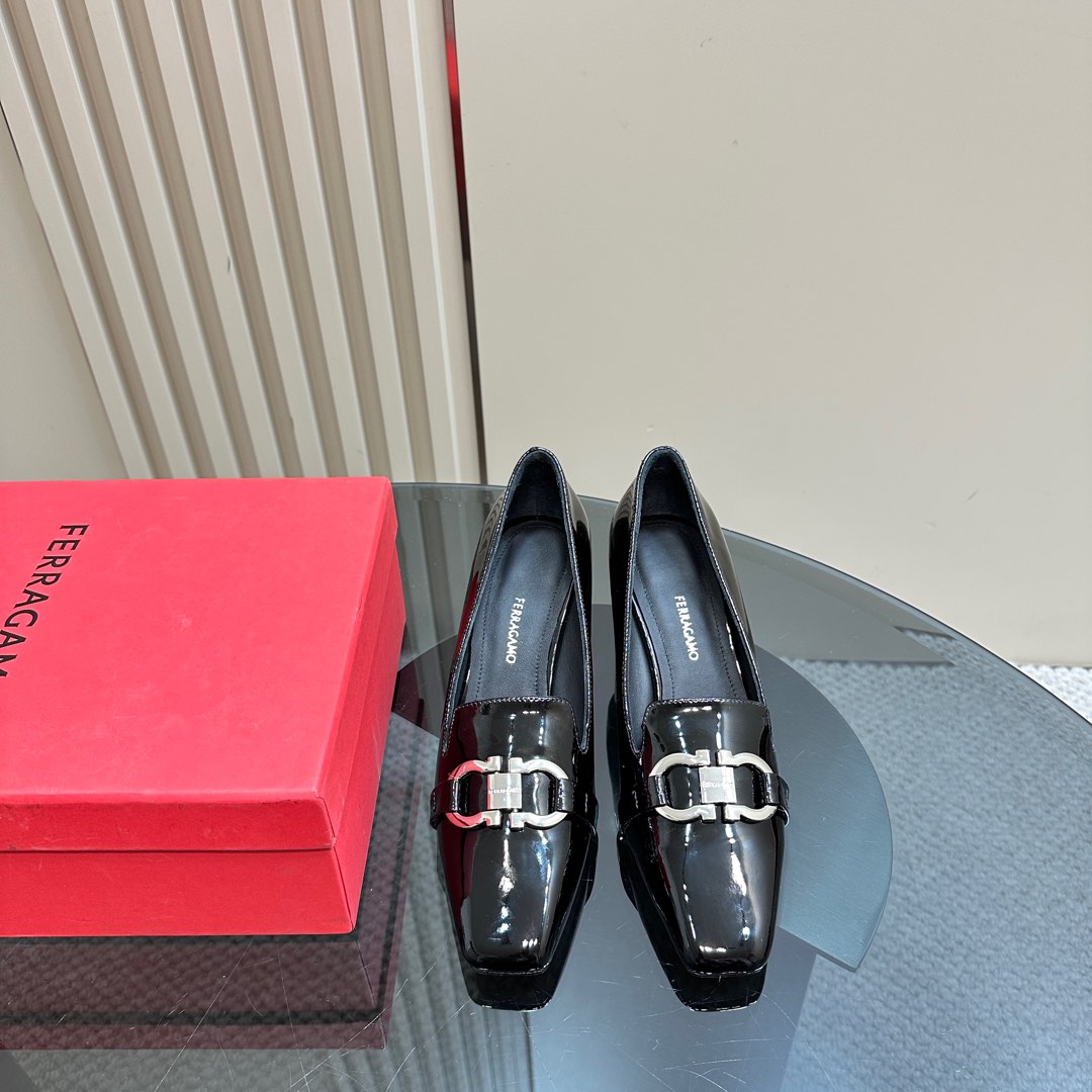 Ferragamo Pump With Gancini Ornament - PerfectKickZ