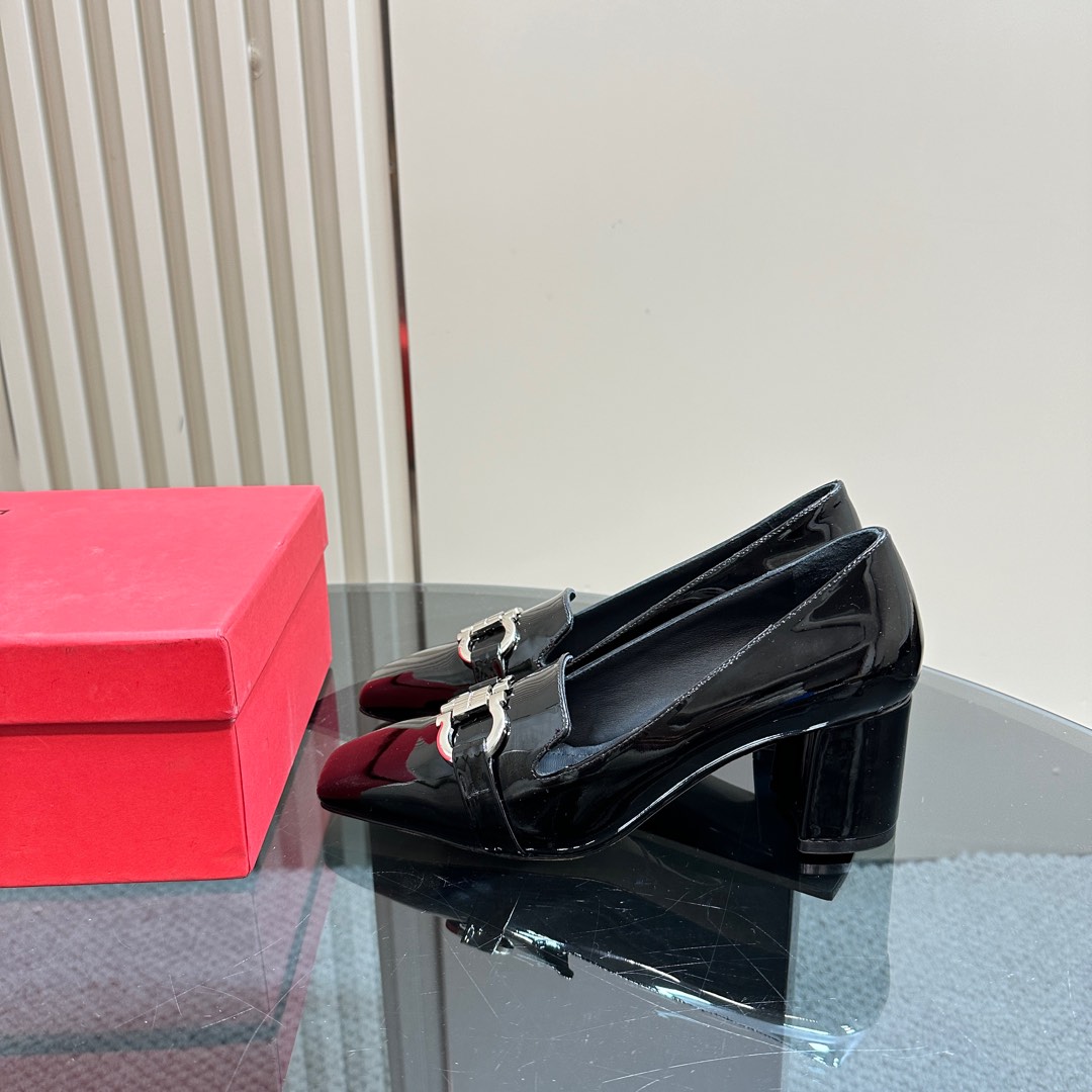 Ferragamo Pump With Gancini Ornament - PerfectKickZ