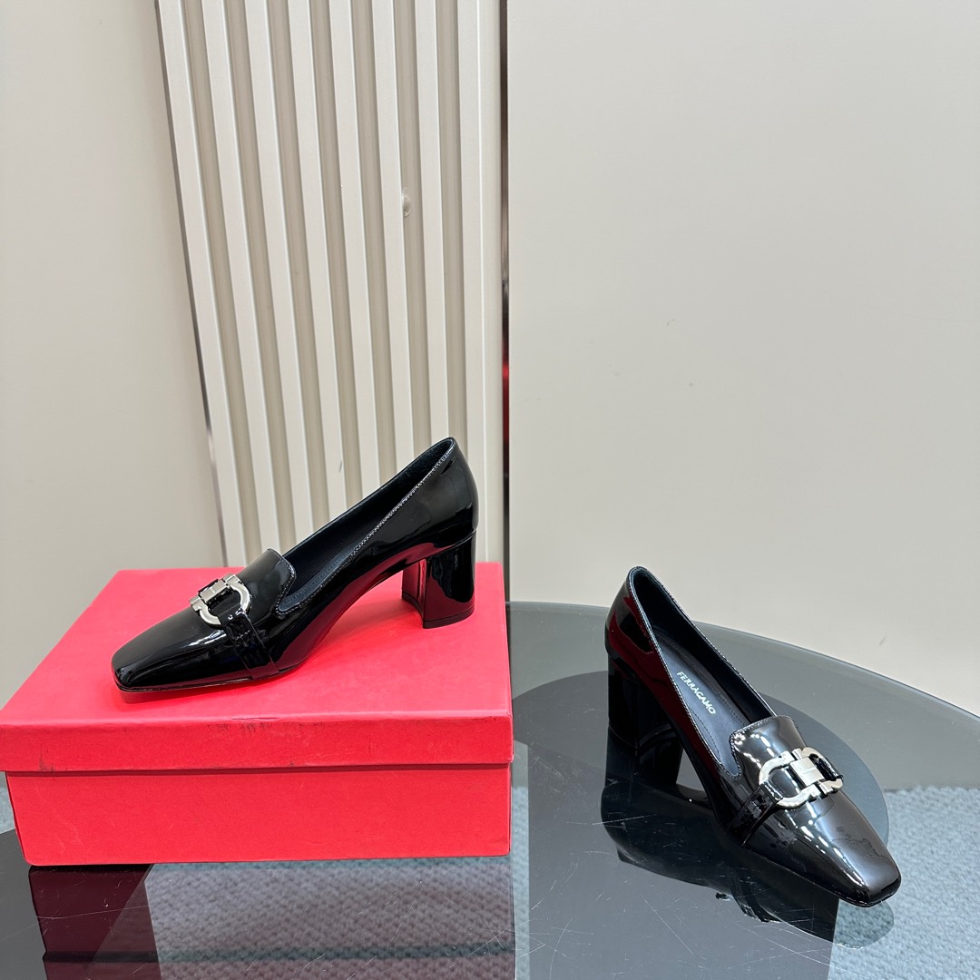 Ferragamo Pump With Gancini Ornament - PerfectKickZ