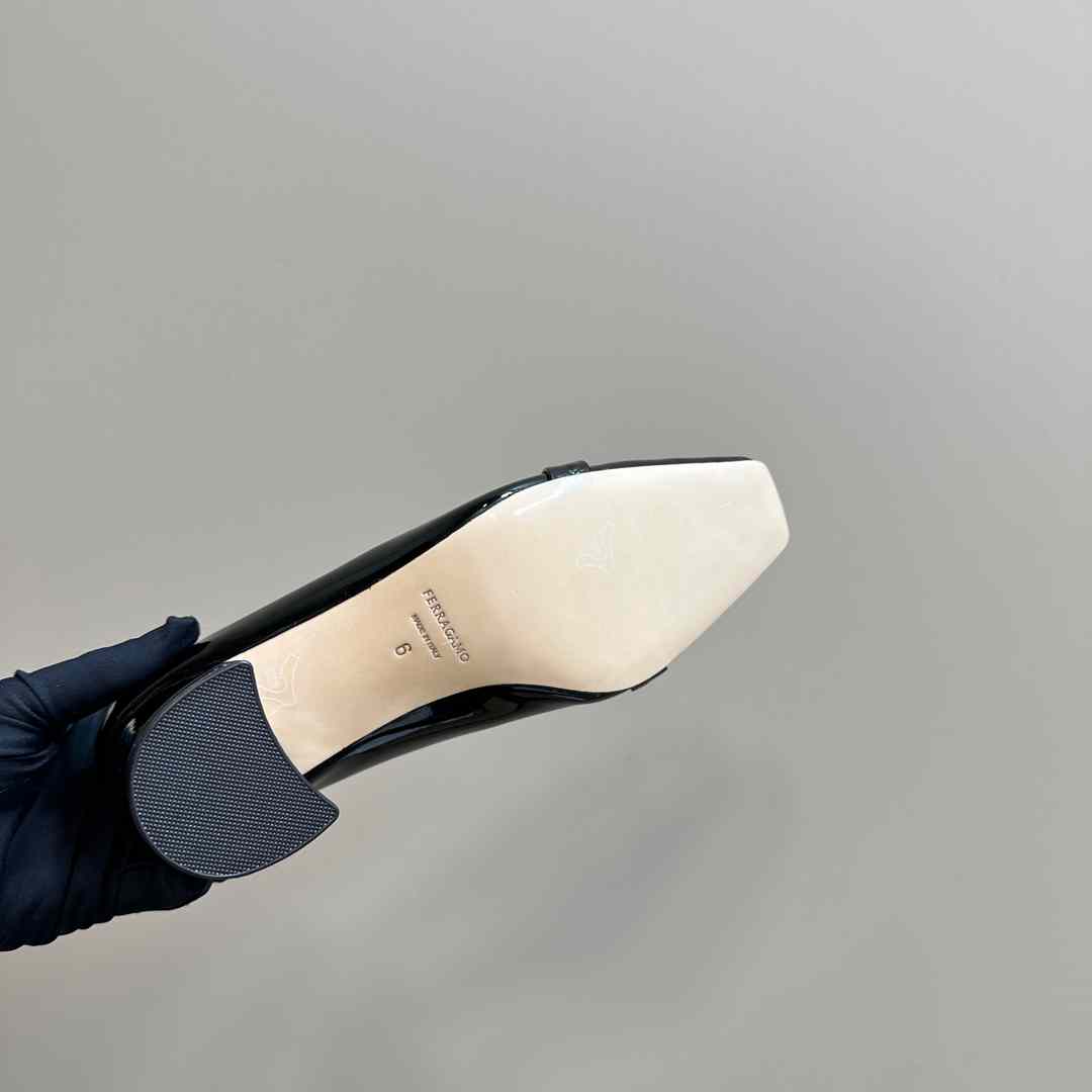 Ferragamo Pump With Gancini Ornament - PerfectKickZ