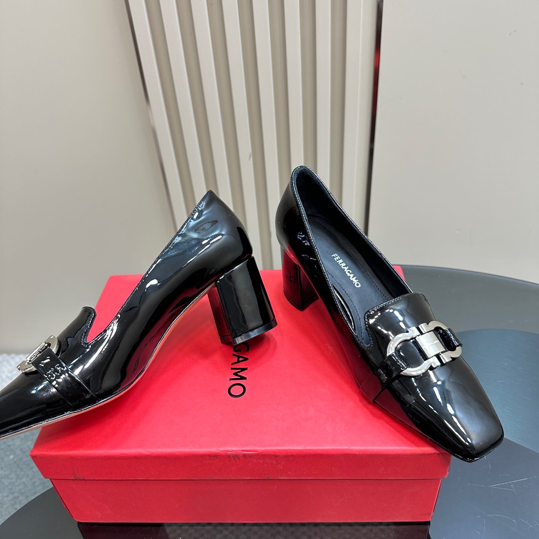 Ferragamo Pump With Gancini Ornament - PerfectKickZ