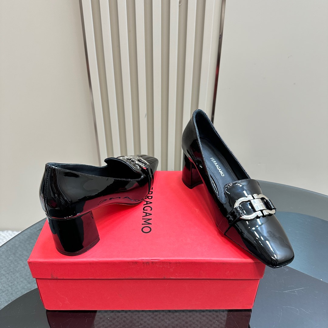 Ferragamo Pump With Gancini Ornament - PerfectKickZ