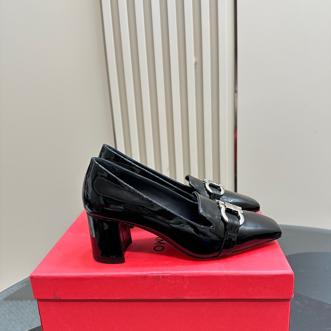 Ferragamo Pump With Gancini Ornament - PerfectKickZ