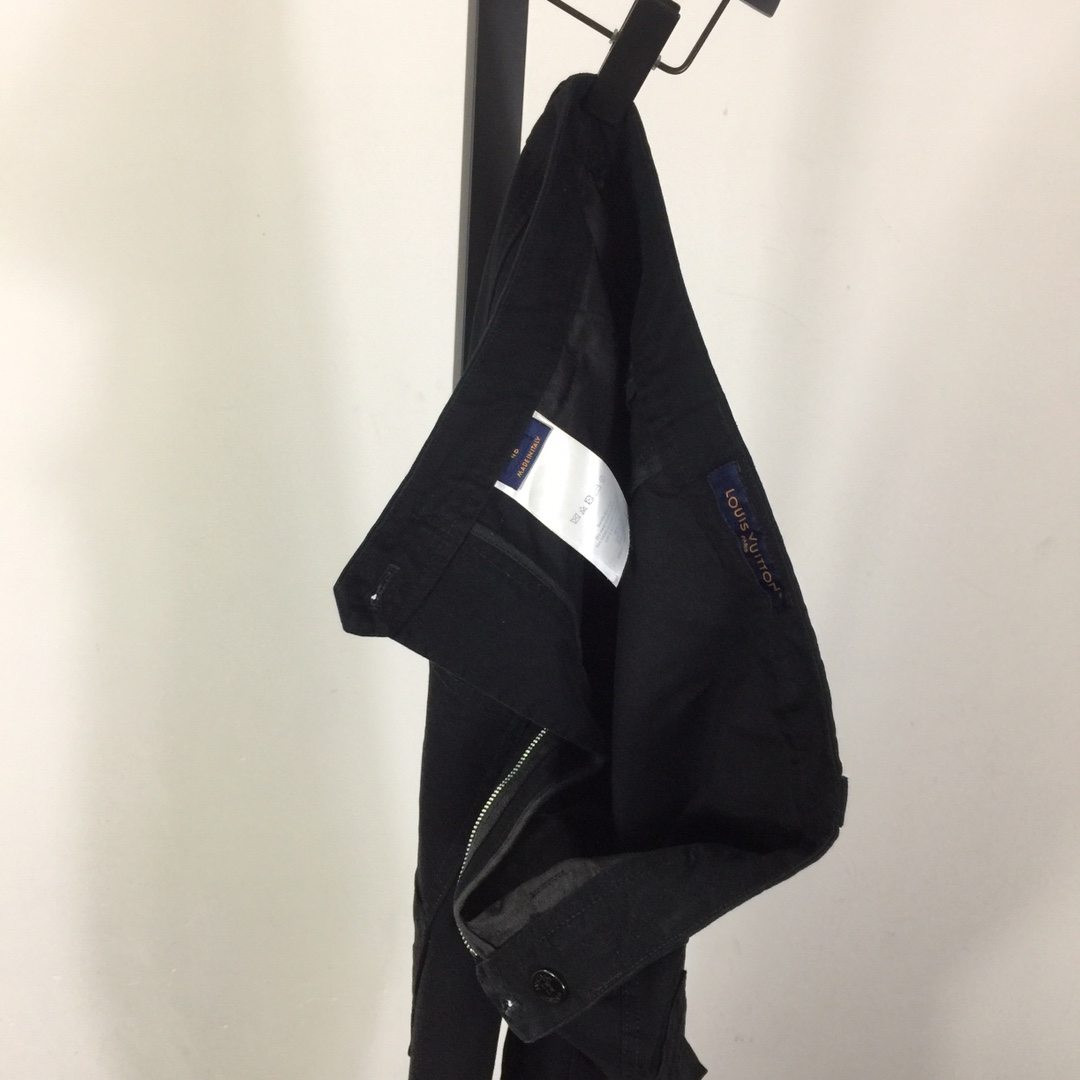 Louis Vuitton Signature Cotton Cargo Pants  1AFJ90 - PerfectKickZ