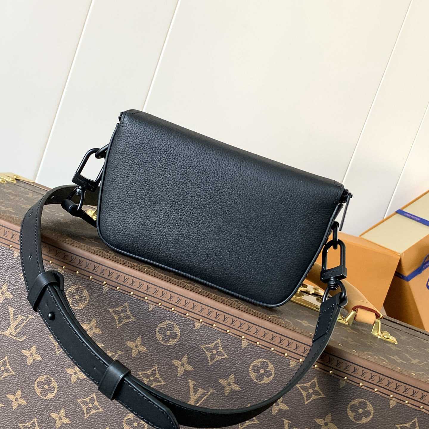 Louis Vuitton Pilot Wearable Wallet   M83563 - PerfectKickZ