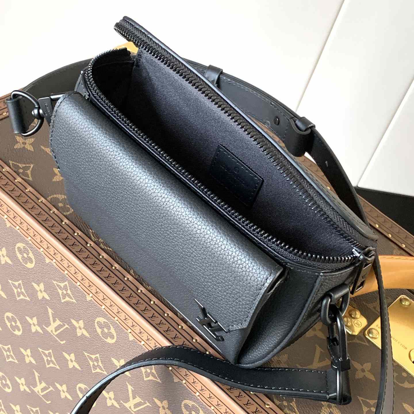 Louis Vuitton Pilot Wearable Wallet   M83563 - PerfectKickZ