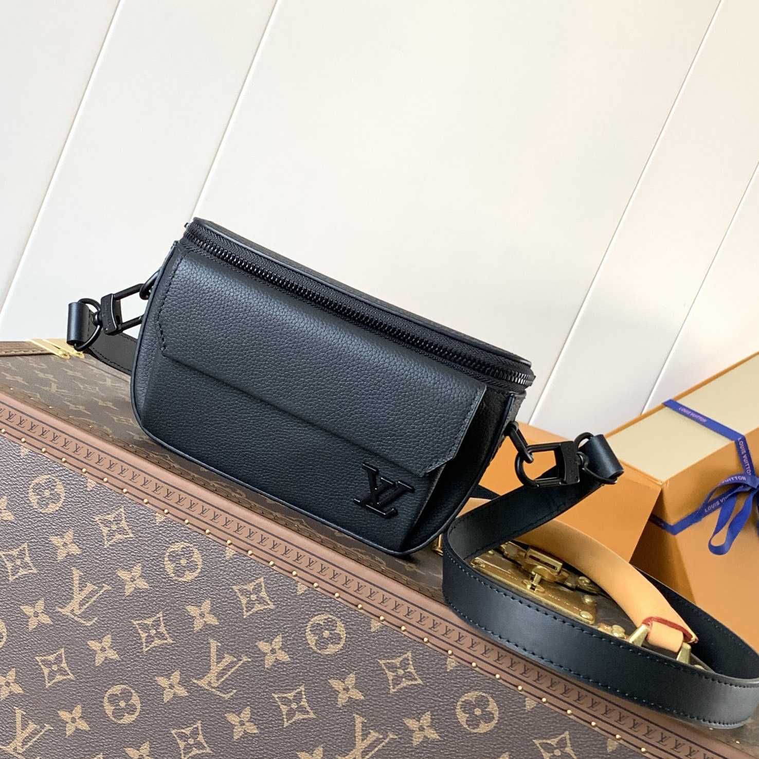 Louis Vuitton Pilot Wearable Wallet   M83563 - PerfectKickZ