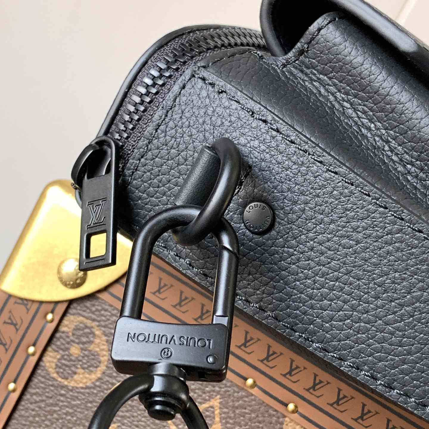 Louis Vuitton Pilot Wearable Wallet   M83563 - PerfectKickZ