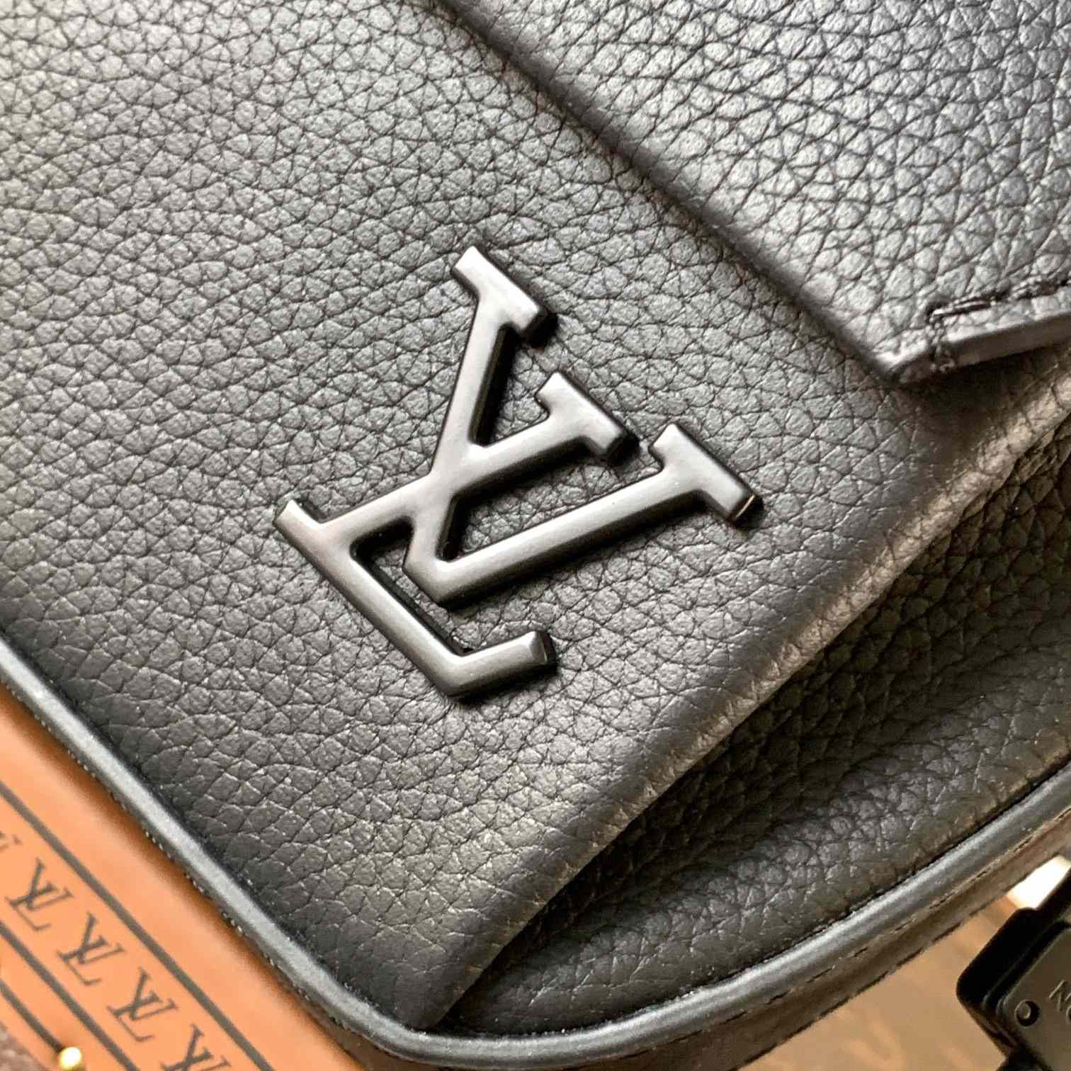 Louis Vuitton Pilot Wearable Wallet   M83563 - PerfectKickZ