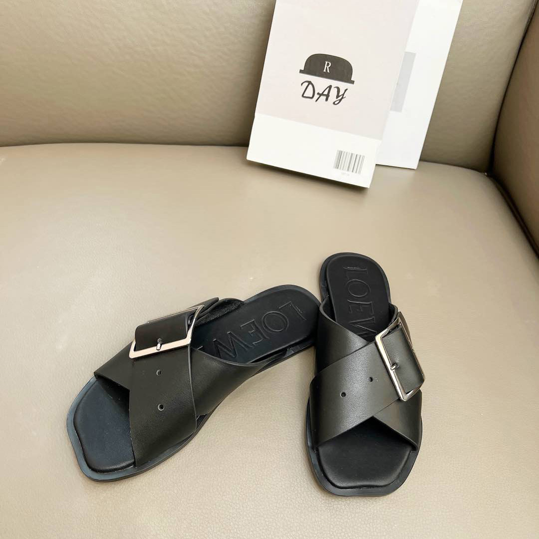 Loewe Petal Belt Flat Sandal In Vegetable-tanned Calfskin - 